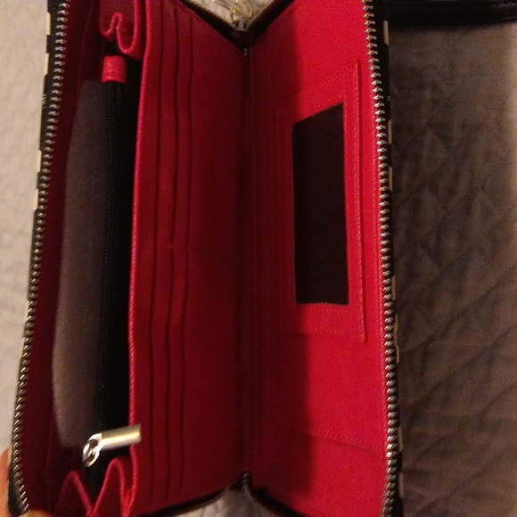 NWOT Betsey Johnson White Bow Black Background. Hot Pink Inside. - Picture 9 of 13